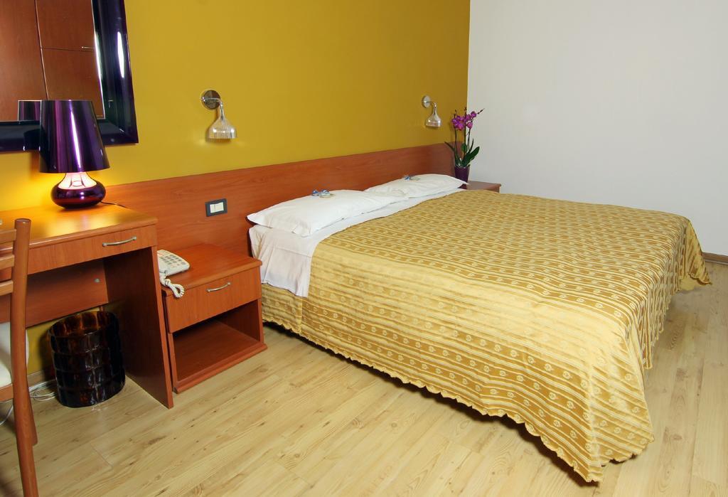 Albergo Al Viale Trieste Ngoại thất bức ảnh